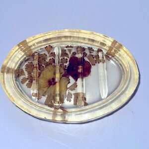 Vintage mid century lucite acrylic oval soap dish with pressed‎ flowers